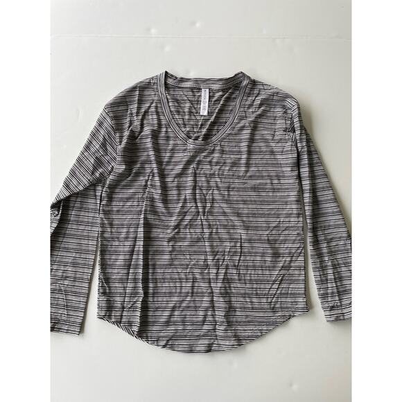 Athleta Cloudlight Stratus Striped Top Whisper Stripe Black/ White Size Small - Picture 2 of 7